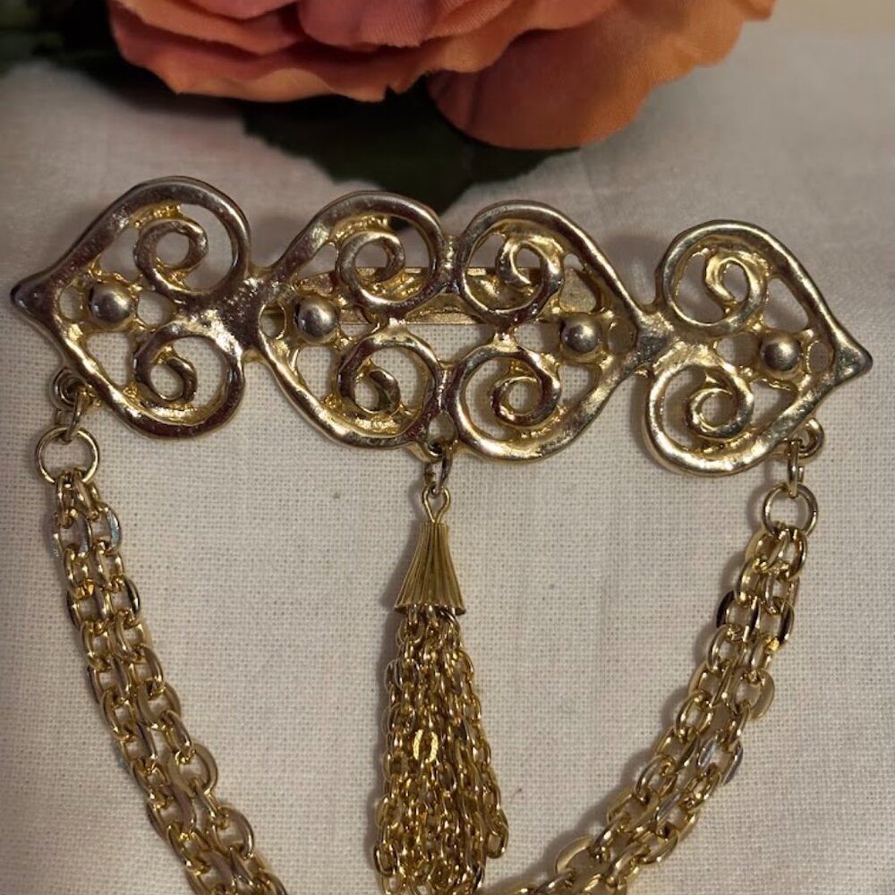 Beautiful and Unusual set of 4 Different Brooches for any occasion - Picture 4 of 16